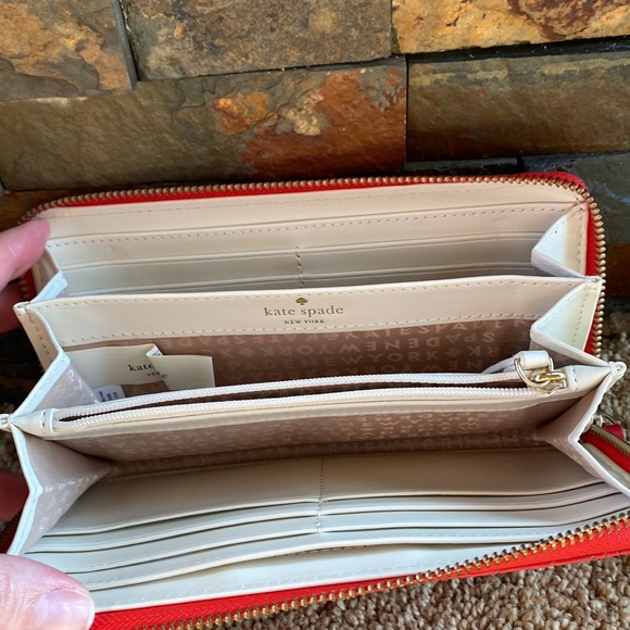 Kate spade patent leather wallet - Picture 3 of 5